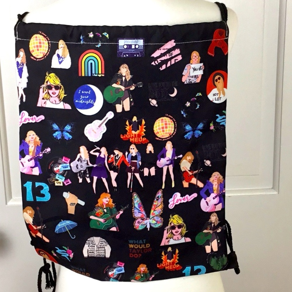 Taylor Graphic Print Drawstring Bag